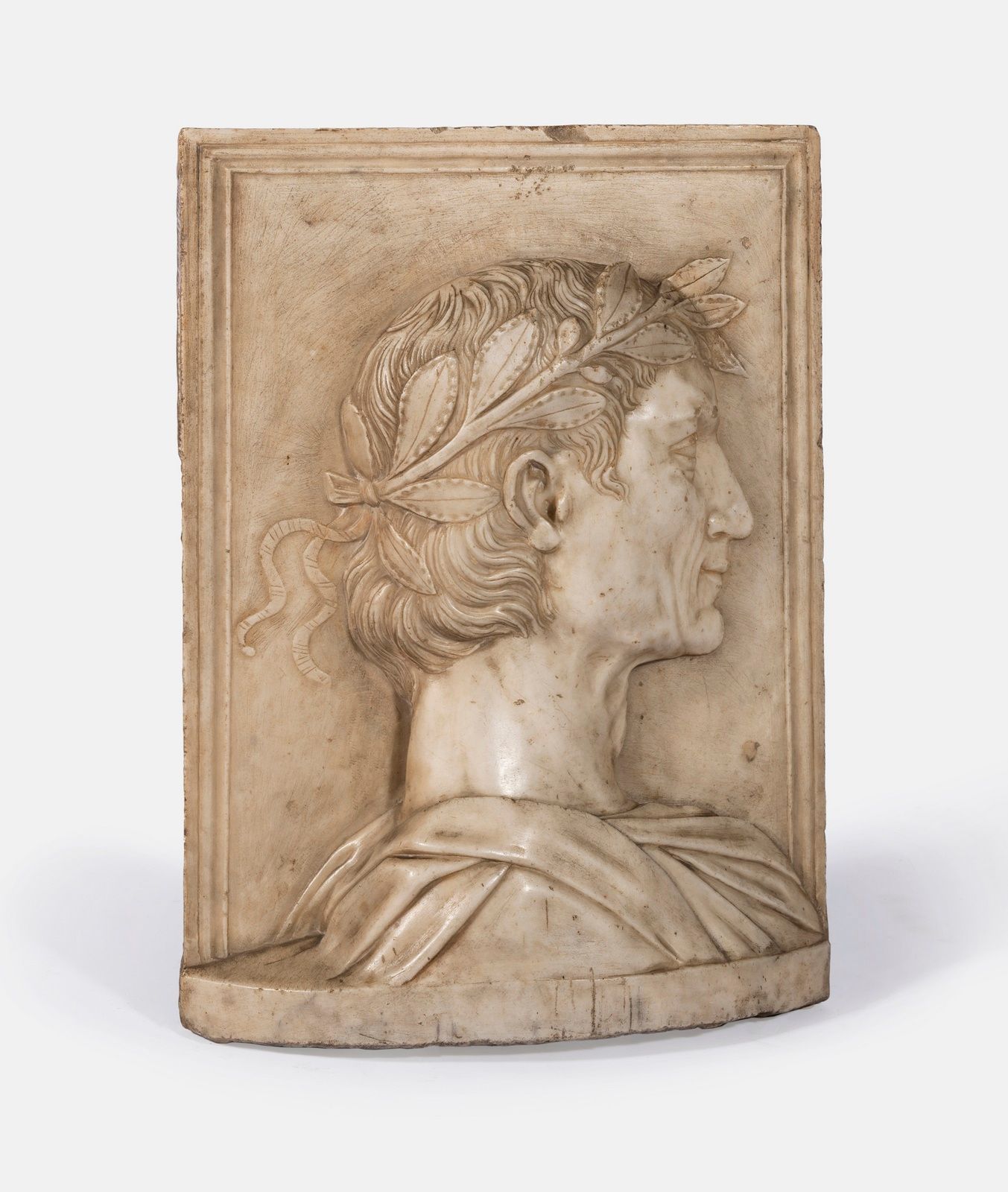 Null Profilo di uomo laureato in stile antico
Basso rilievo in marmo, modellato &hellip;
