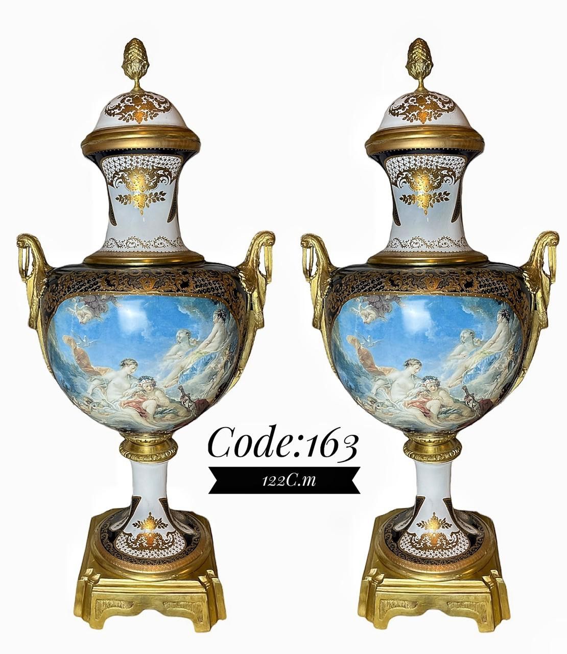 Null Paire de vases dans le Style de Sèvres, émaillés et dorés, monture en bronz&hellip;