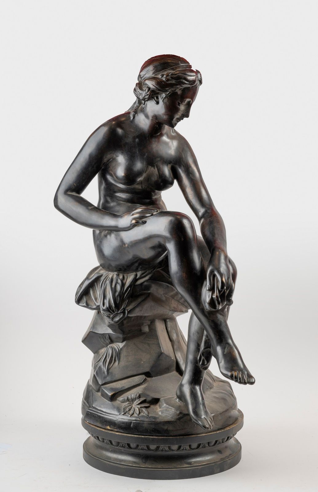 Null 在Étienne Maurice FALCONET（1716-1791）之后
沐浴中的戴安娜
青铜，带褐色铜锈
高度：75厘米
