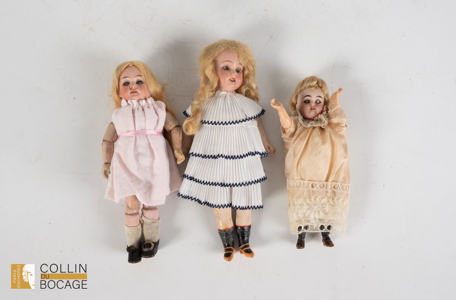 Null Drei deutsche Puppen, mit Kopf aus Biskuit, Schlafaugen, geraden Körpern in&hellip;
