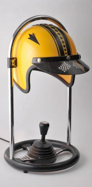 Lampe-casque de moto cross ornée de stickers noirs sur f…