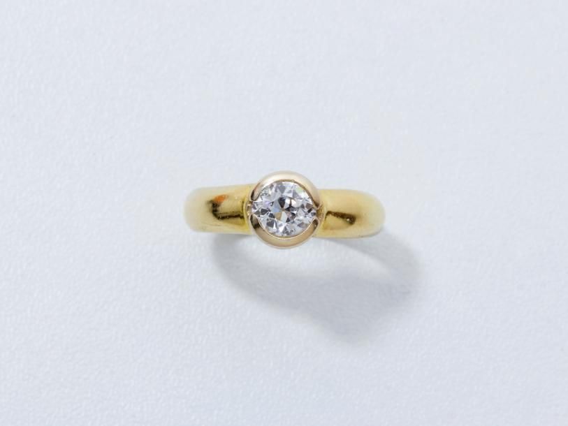 Null Bague jonc en or 750 millièmes, ornée d'un diamant taille ancienne en demi &hellip;