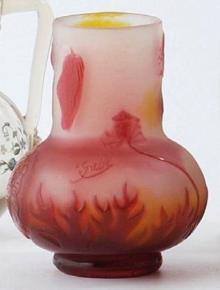 GALLÉ Émile (1846-1904) Petit vase à base bulbeuse et col cylindrique Épreuve de&hellip;