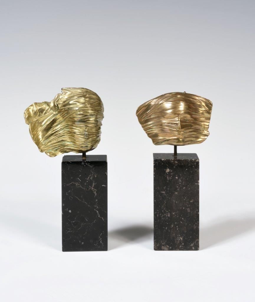 Igor MITORAJ (1944-2014) 伊戈尔-米托拉伊(1944-2014)

蒙面的头

编号为30/30的镀金金属雕塑。

黑色大理石底座。

&hellip;