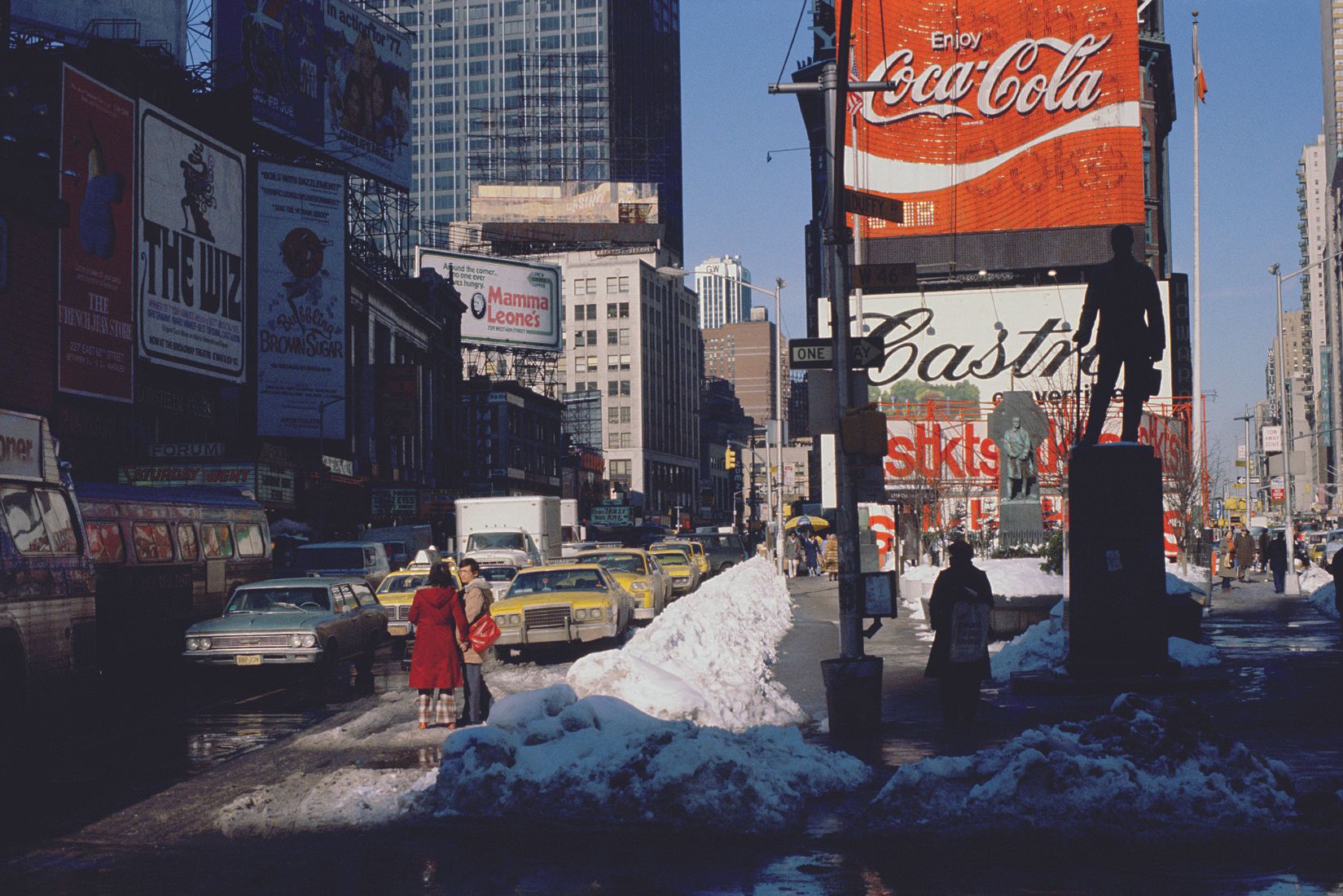 AFP AFP

1978年2月，纽约的雪下。

彩色照片，数字显色印刷，AFP右下角有干印，背面有AFP特别版印章1/1。

图片：37 × 56厘米

纸张&hellip;
