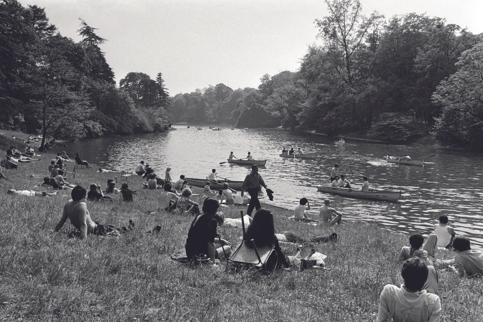 AFP AFP

Parigini che si godono la primavera al lago Bois de Boulogne, 18 maggio&hellip;