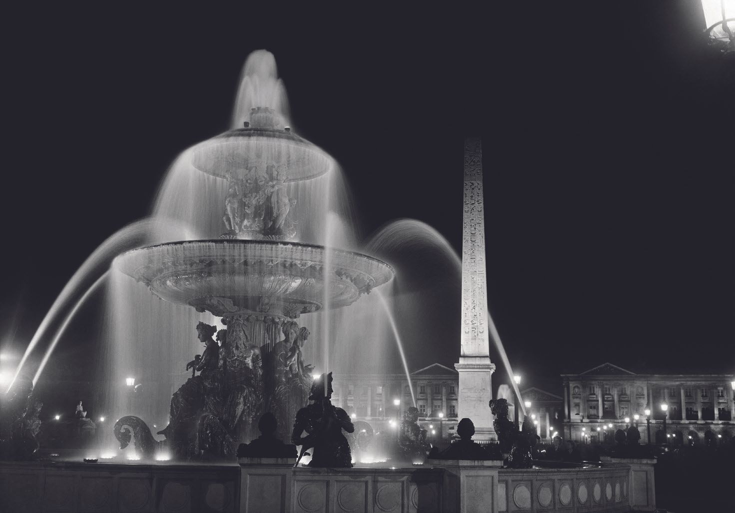 AFP AFP

河流的喷泉，协和广场，巴黎，1950年代。

照片印在银色数码巴里塔纸上，法新社干印右下方，背面有法新社特别版印章1/1。

图片：24 × &hellip;