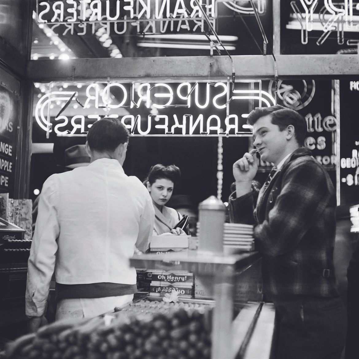 AFP - Eric SCHWAB 法新社--埃里克-施瓦布

1947年3月，在百老汇的一家牛奶酒吧里。

在纽约曼哈顿的剧院区。

照片在银色数码巴里塔纸上&hellip;