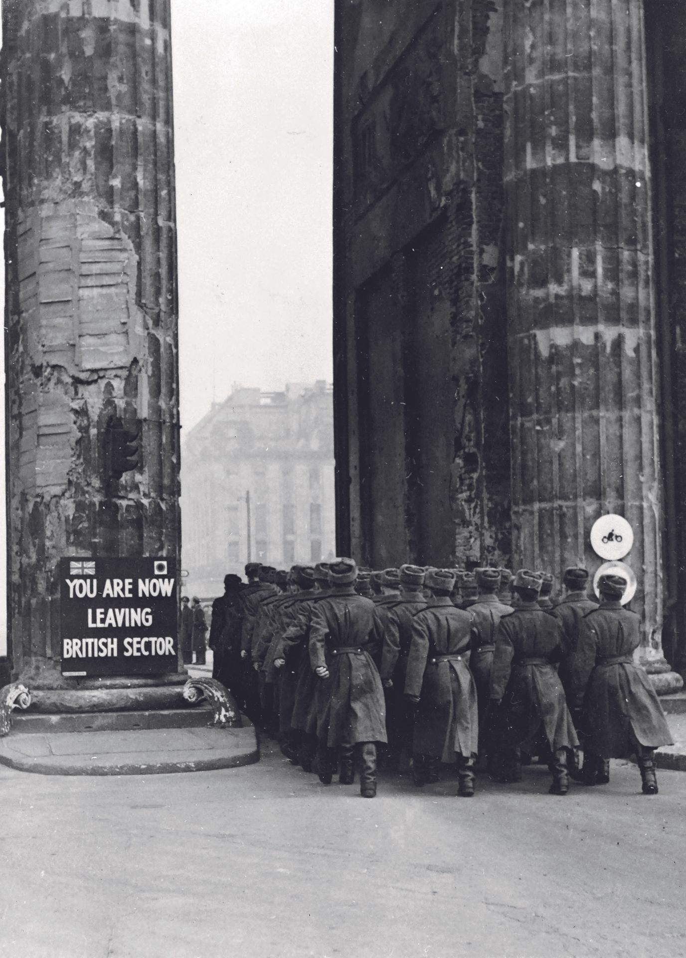 AFP AFP

Soviet soldiers walk under the Brandenburg

Gate on November 11th, 1948&hellip;