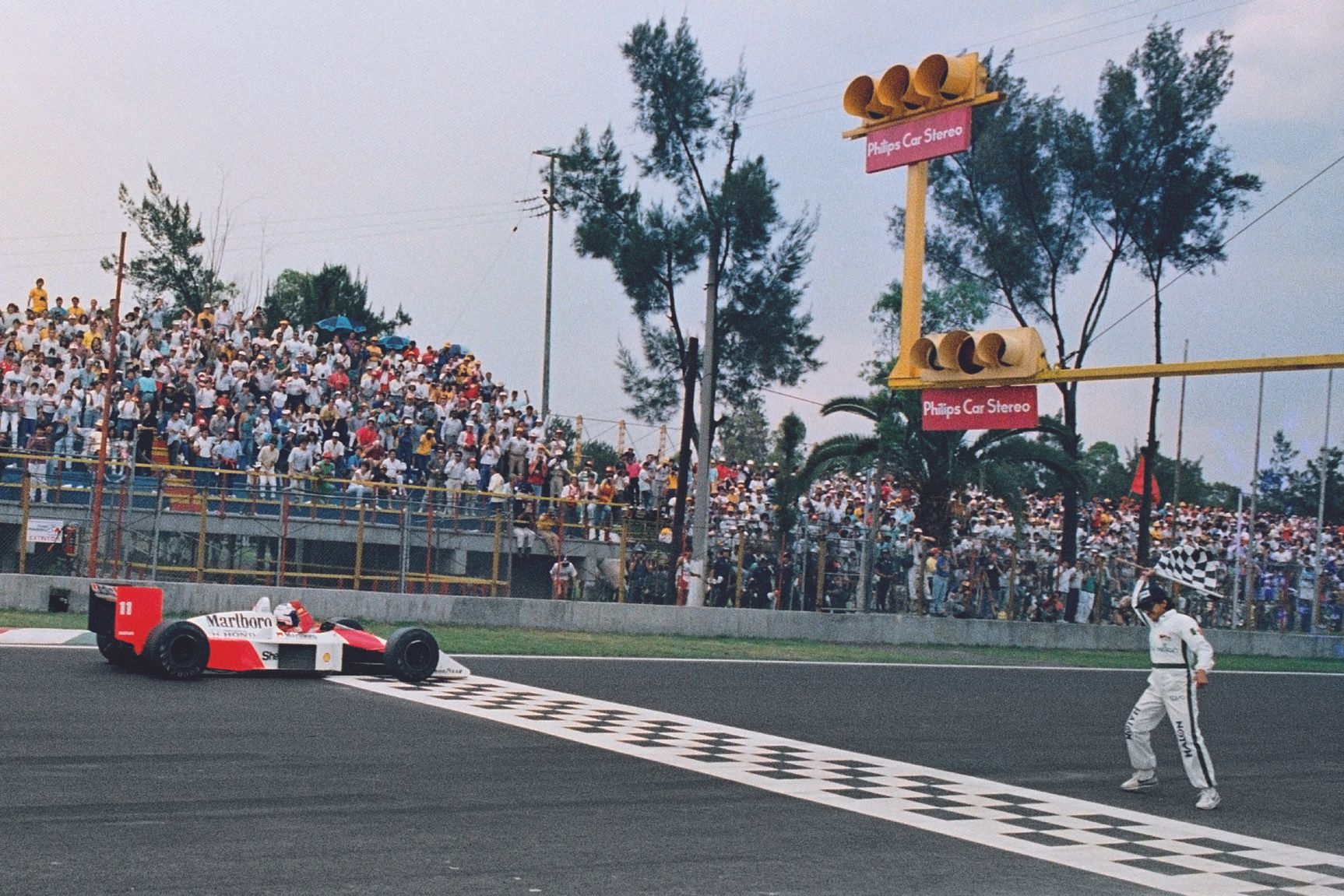 AFP - Rodolfo DEL PERCIO AFP - Rodolfo DEL PERCIO

Alain Prost crosses the finis&hellip;