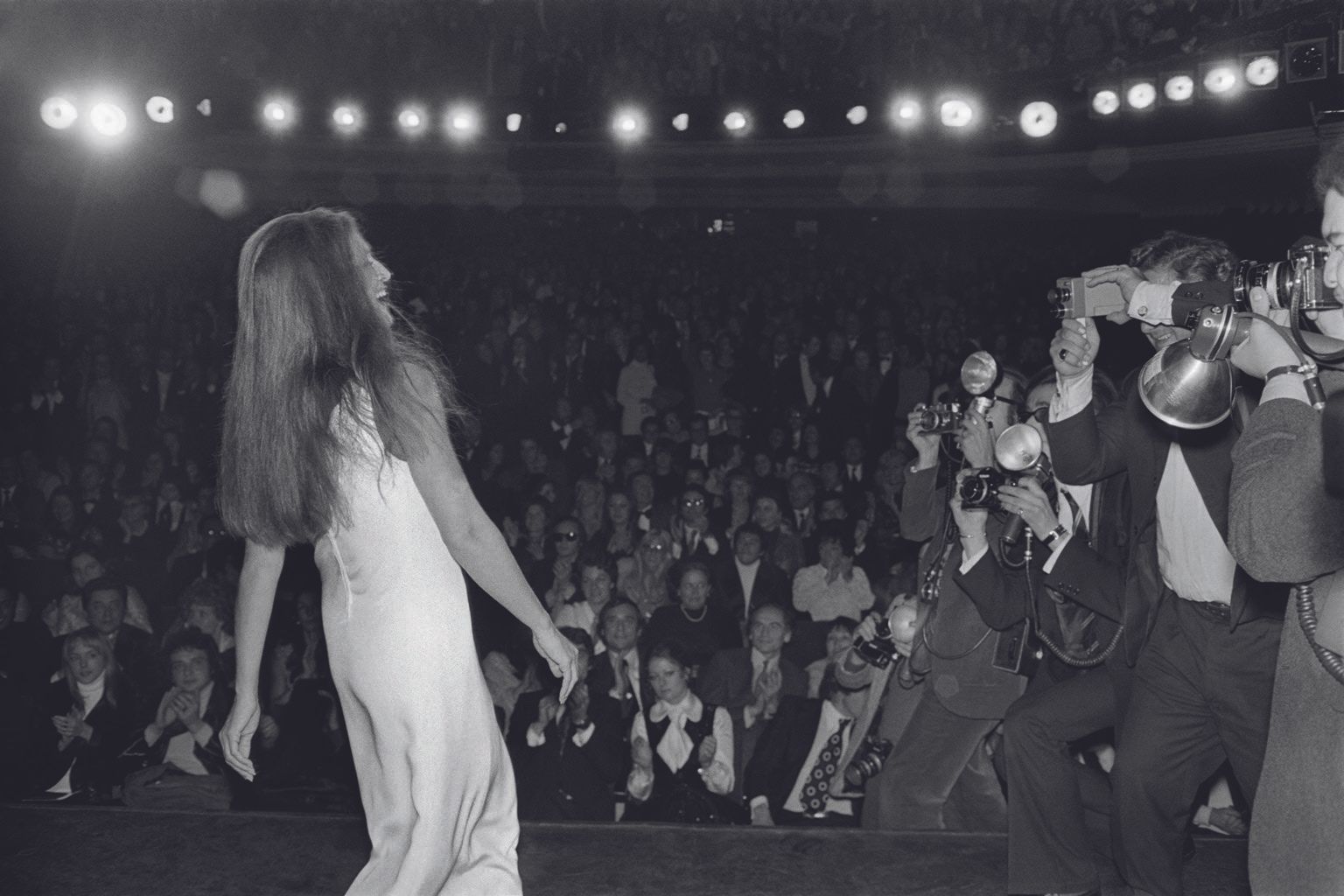 AFP AFP

1971年11月23日，达利达在巴黎奥林匹亚剧院的音乐会上。

照片印在银色数码巴里塔纸上，法新社干印右下方，背面有法新社特别版印章1/1。
&hellip;