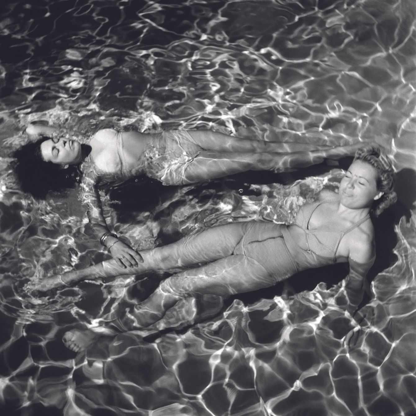 AFP AFP

Bain de piscine à Marrakech, en avril 1946.

Photographie sur papier ba&hellip;