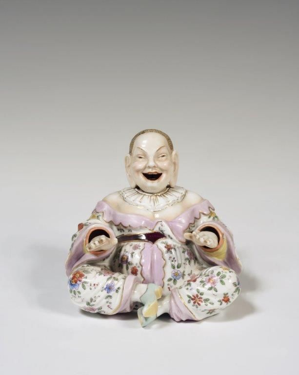Null 
德国

迈森风格的瓷器雕像，表现了一个坐着的佛像，手和头在晃动，有来自印度的多色花装饰。

19世纪晚期。 

H.13厘米。 

对颈部进行修复。