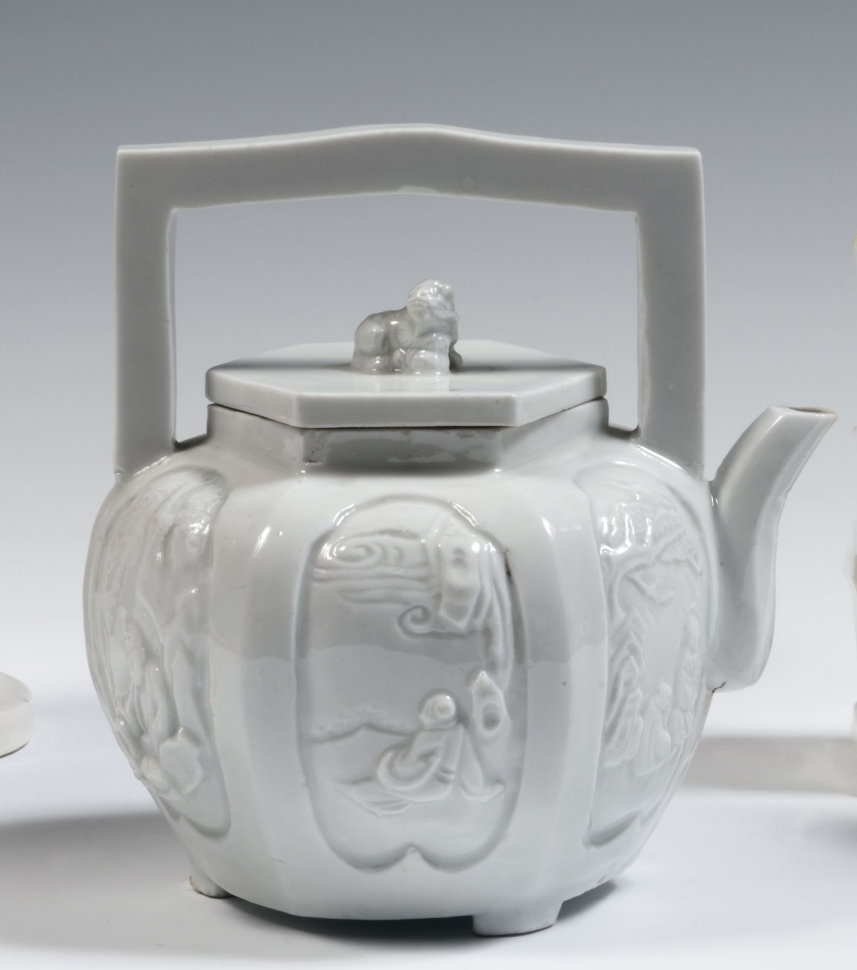 Null 
China

Large covered teapot in white porcelain of hexagonal form with reli&hellip;