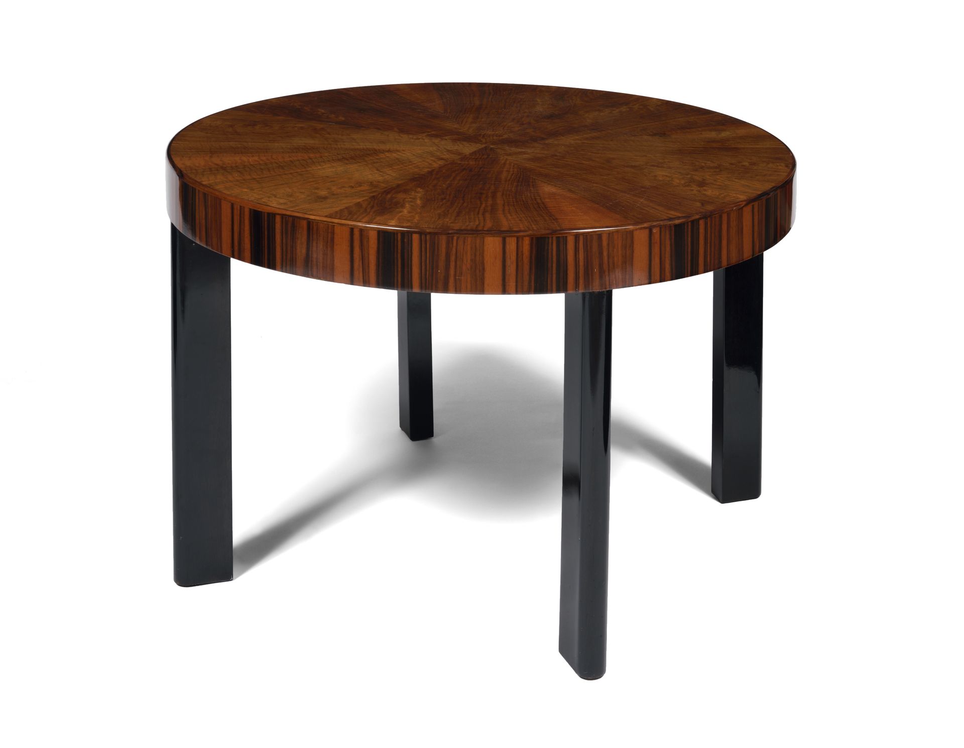 Null Table basse ronde
le plateau en bois de placage elle repose sur
quatre pied&hellip;