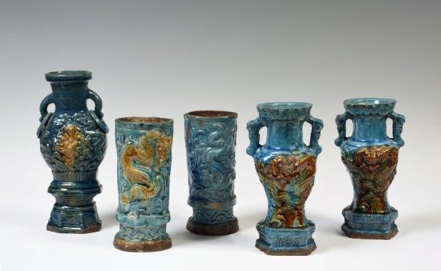 Null Chine
Garniture de cinq vases de temple en céramique émaillée turquoise et &hellip;