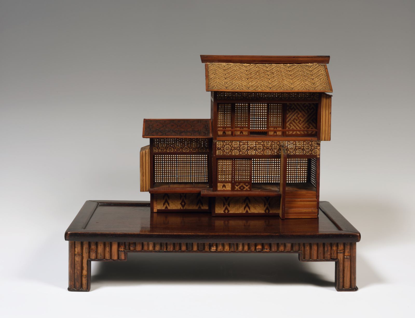 Null Deux maisons japonaises traditionnelles de type "Minka" miniatures en bois
&hellip;