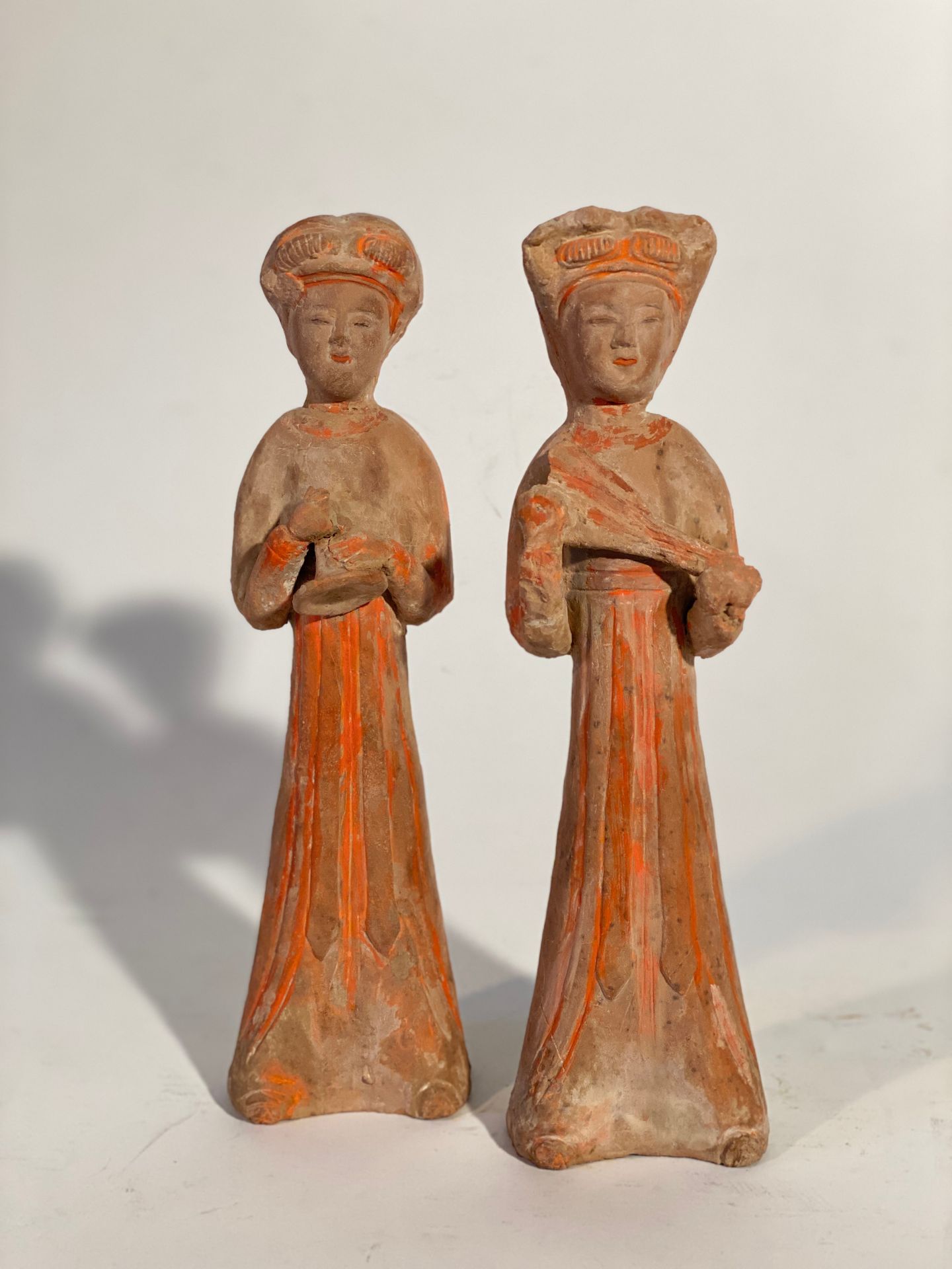 Null Deux statuettes polychromes refaites 
Possible restaurations
H : 32 cm
