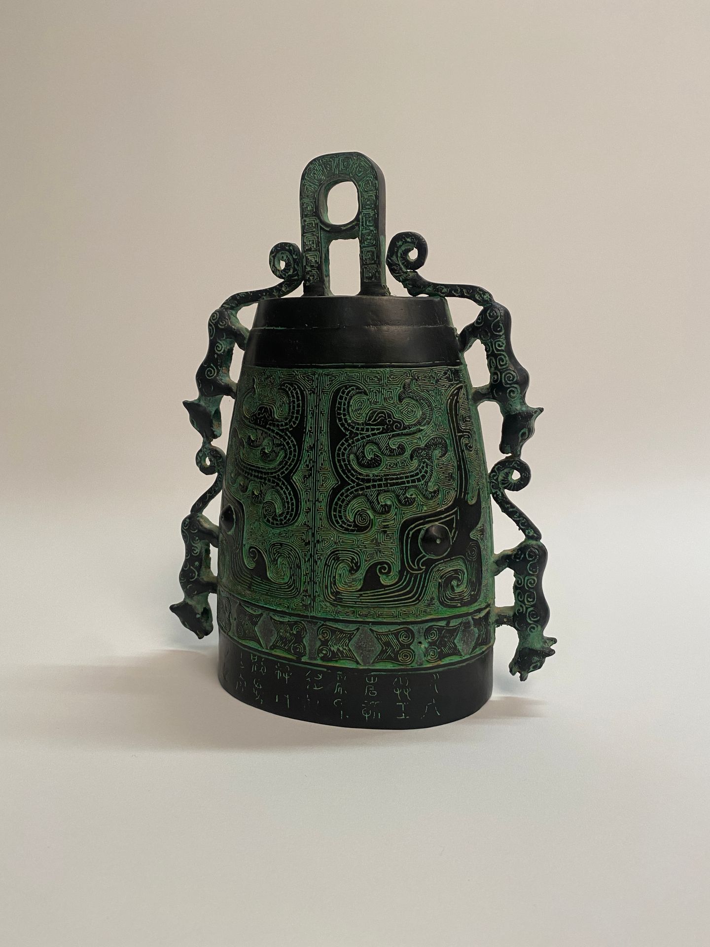 Null Elément de décoration à forme de cloche en métal vert
H : 27 cm