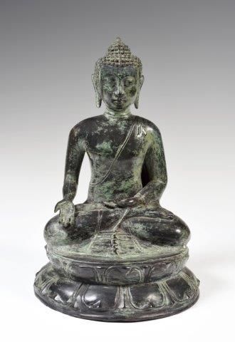 Null Bouddha assis, bronze a patine verte 
H : 34 cm