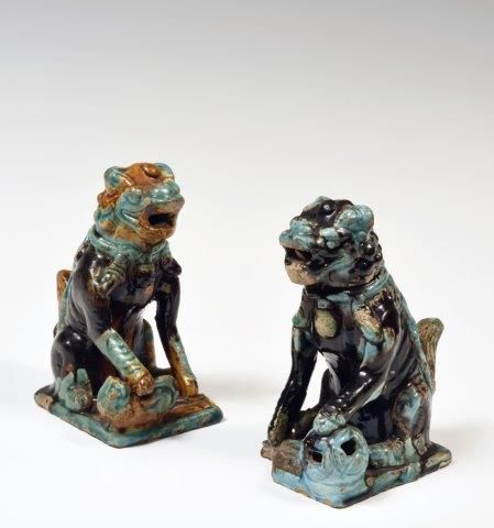 Null Chine
Deux chiens de Fô en céramique émaillée turquoise, ocre et aubergine
&hellip;
