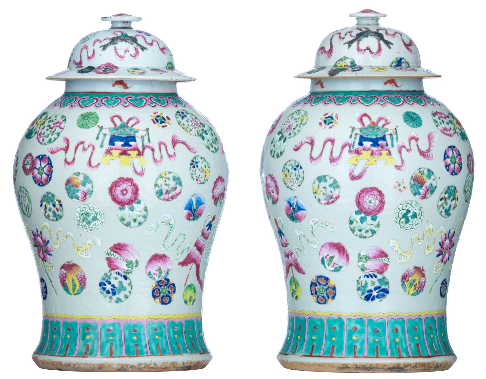 Two Chinese famille rose covered vases, late 19thC, H 44 cm Two Chinese famille &hellip;
