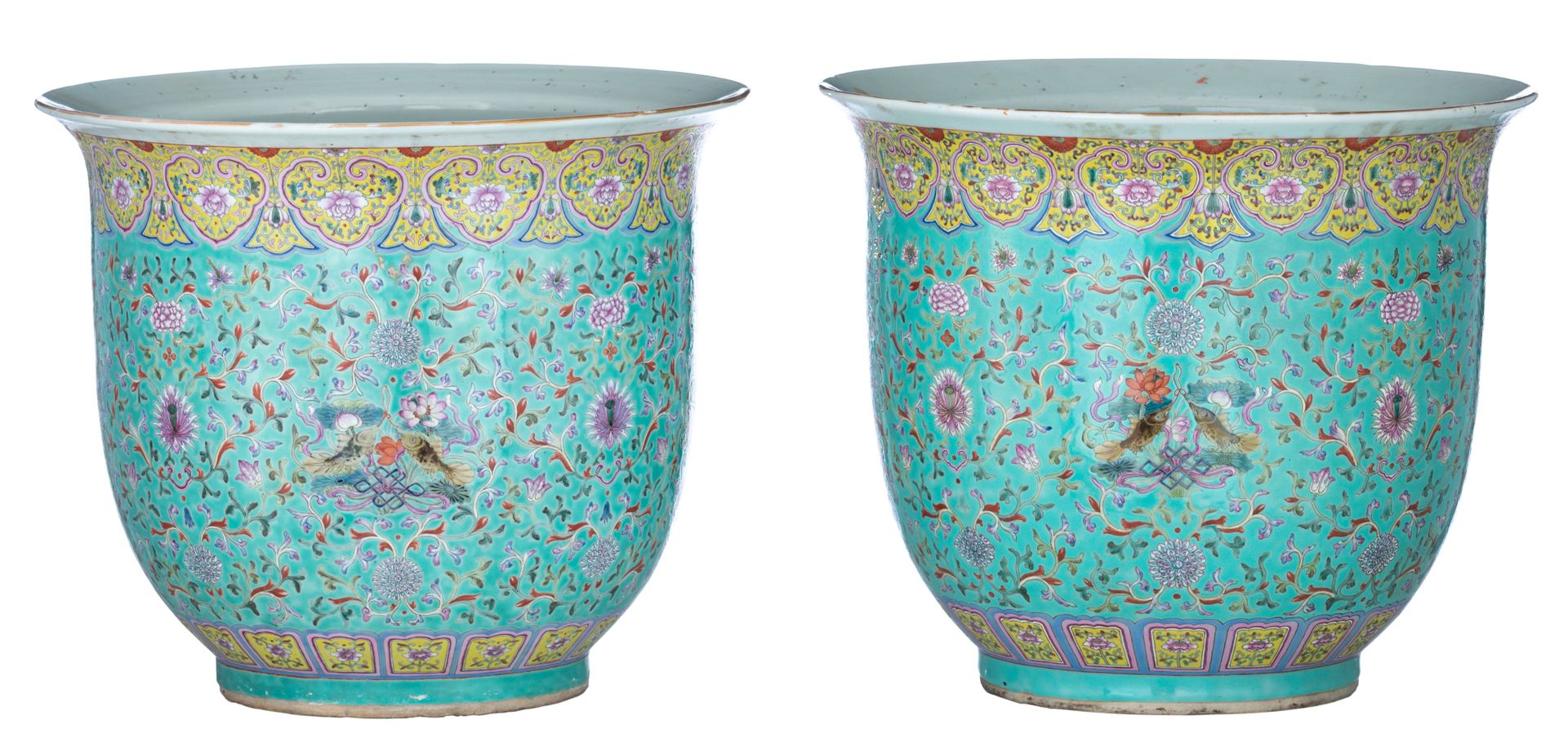 A pair of Chinese famille rose on turquoise ground jardinières, 19thC, H 33,5 cm&hellip;