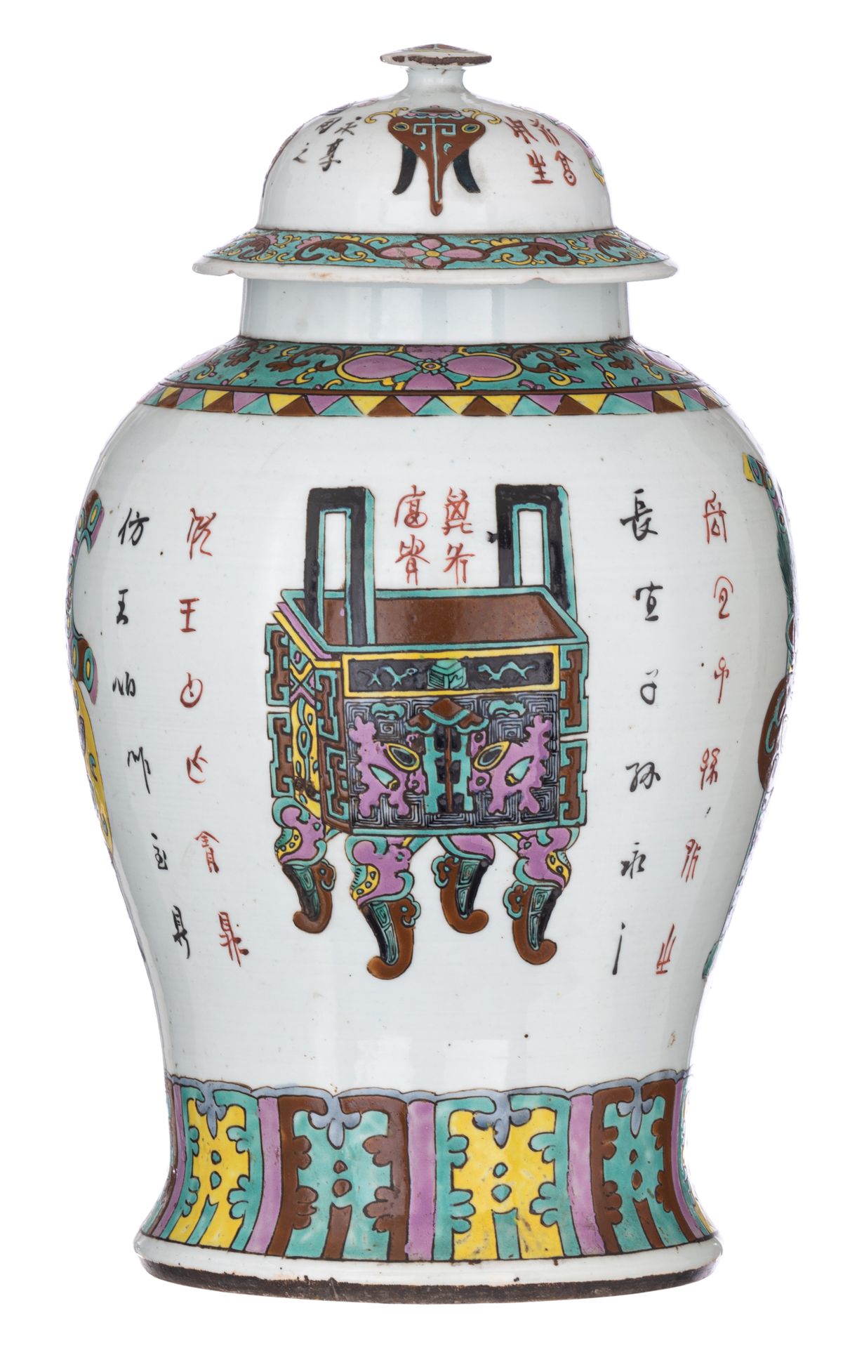 A Chinese famille rose covered vase, 19thC, Total H 44,5 cm A Chinese famille ro&hellip;