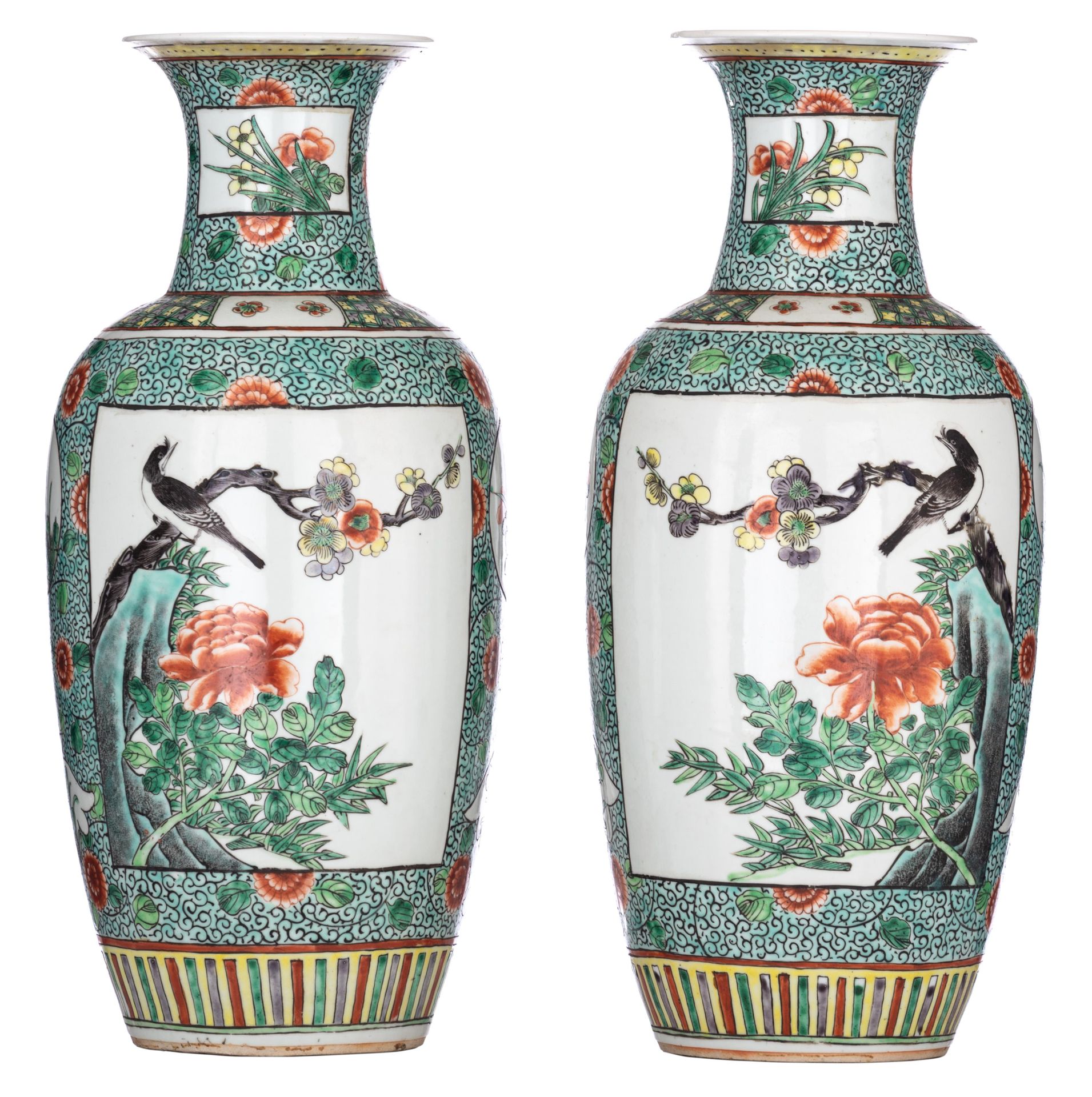 A pair of Chinese famille verte vases, 19thC, H 45 cm A pair of Chinese famille &hellip;