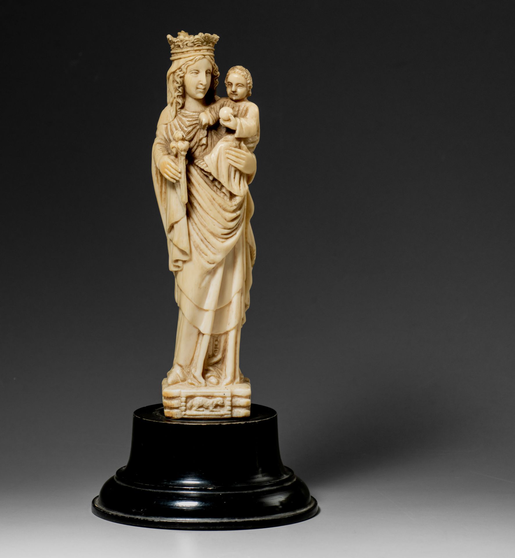 A Dieppe or Paris late 19th/early 20th century carved ivory Madonna and Child, H&hellip;