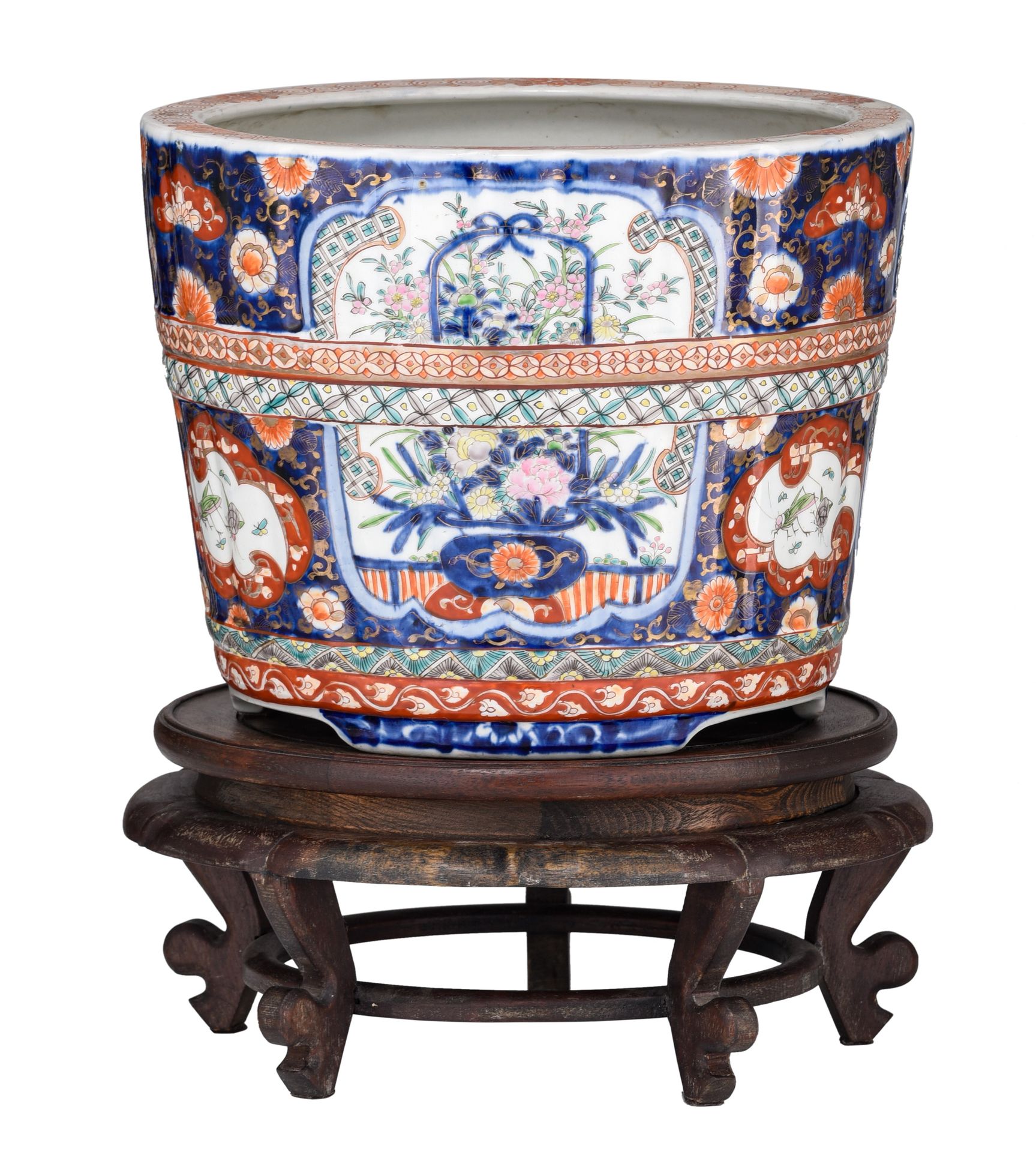 A Japanese Imari jardiniere, on a matching wooden stand, H 26,3 - dia. 32 cm A J&hellip;