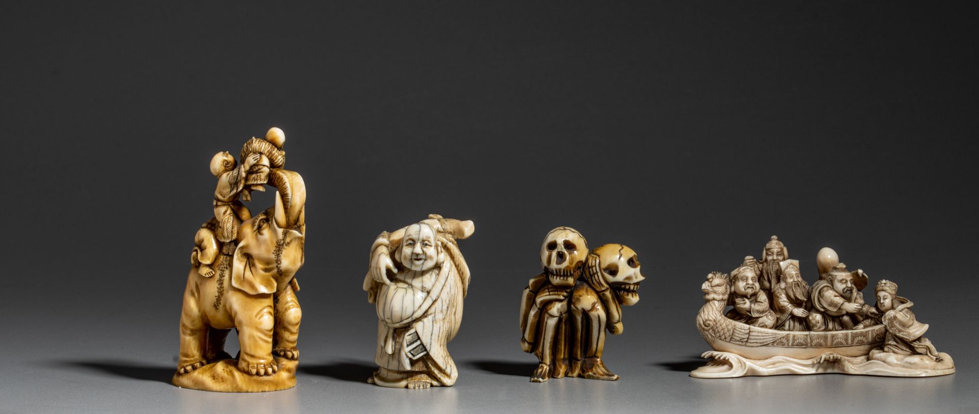 A collection of three Japanese carved okimono and one netsuke (+) Eine Sammlung &hellip;