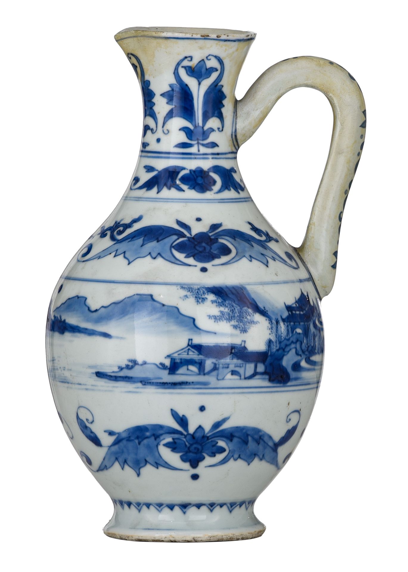 A Chinese blue and white jug, late 17thC/early 18thC, H 23,5 cm A Chinese blue a&hellip;