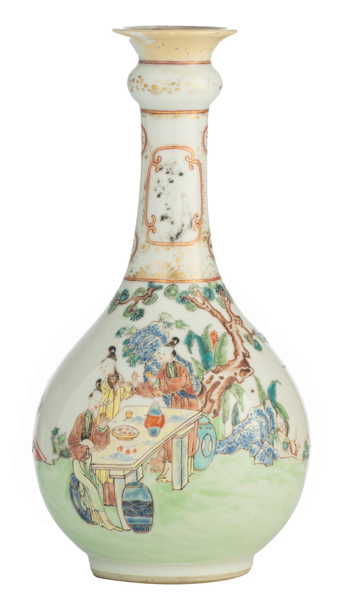 A Chinese famille rose garlic mouth bottle vase, 18thC, H 24,5 cm Jarrón chino c&hellip;