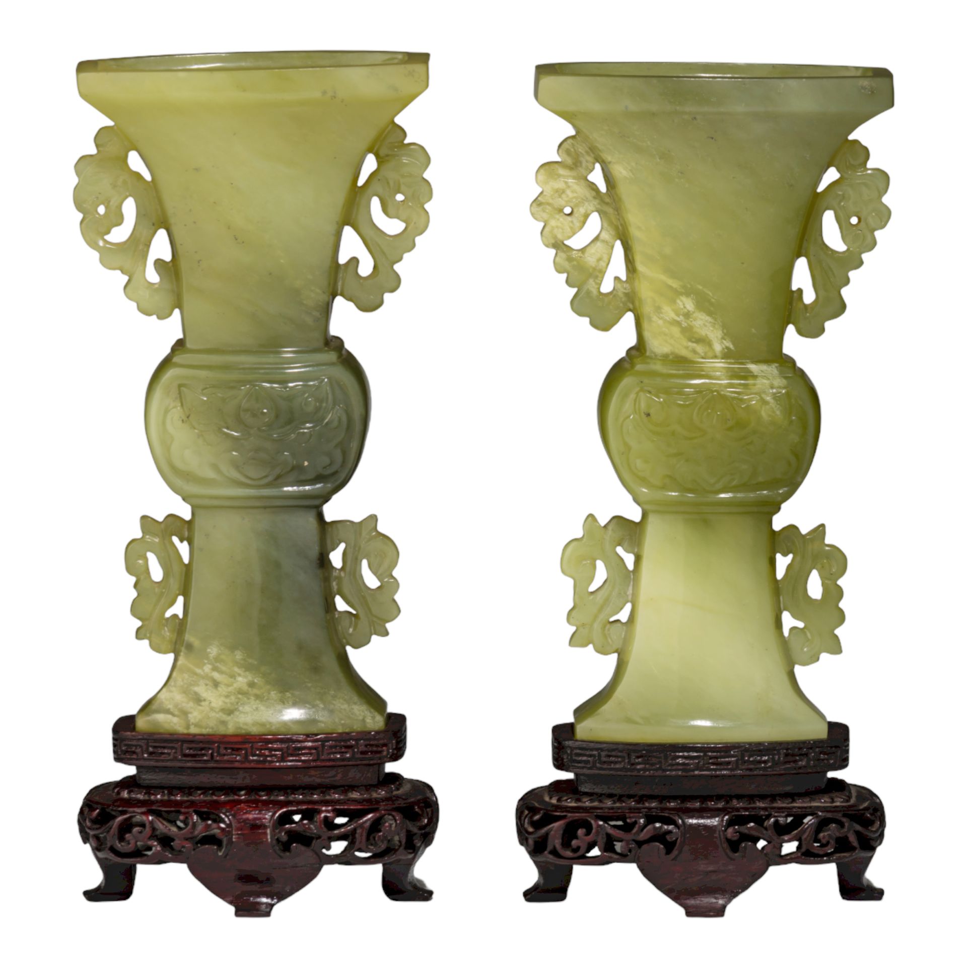 Two Chinese jadeite Gu vases, 20thC, H 16 cm Deux vases Gu en jadéite, 20e siècl&hellip;