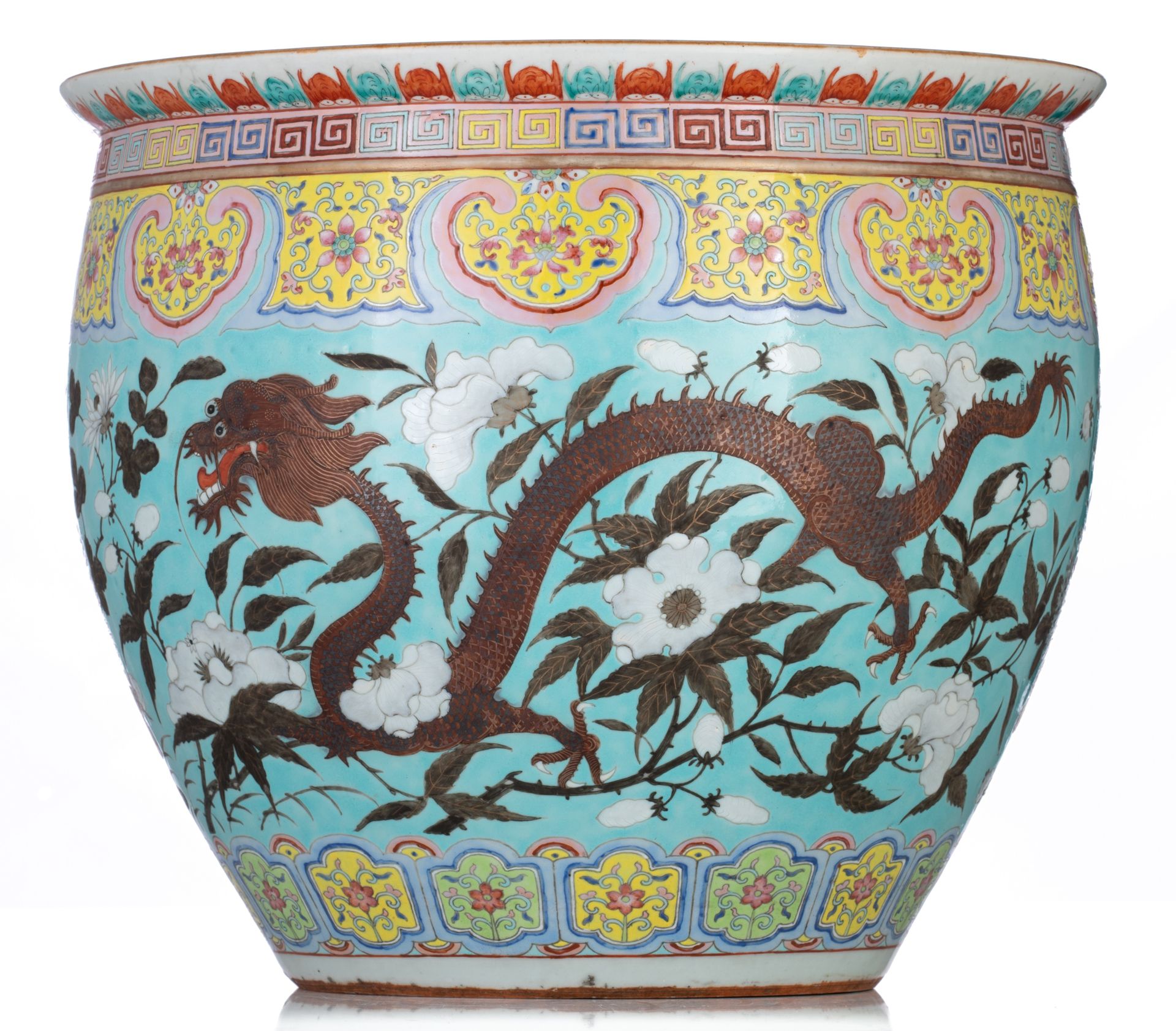 A Chinese famille rose 'Dragon' fishbowl, 19thC, H 35,5 cm Bol à poisson "Dragon&hellip;