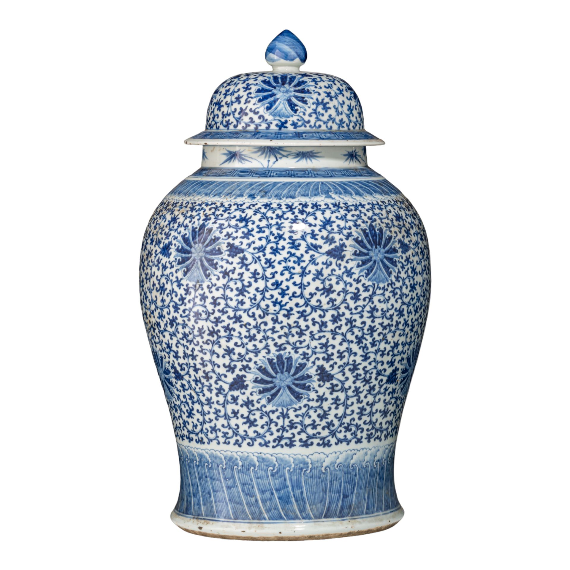 A Chinese blue and white 'Lotus Scroll' covered vase, late 18thC, H 63,5 cm Vase&hellip;