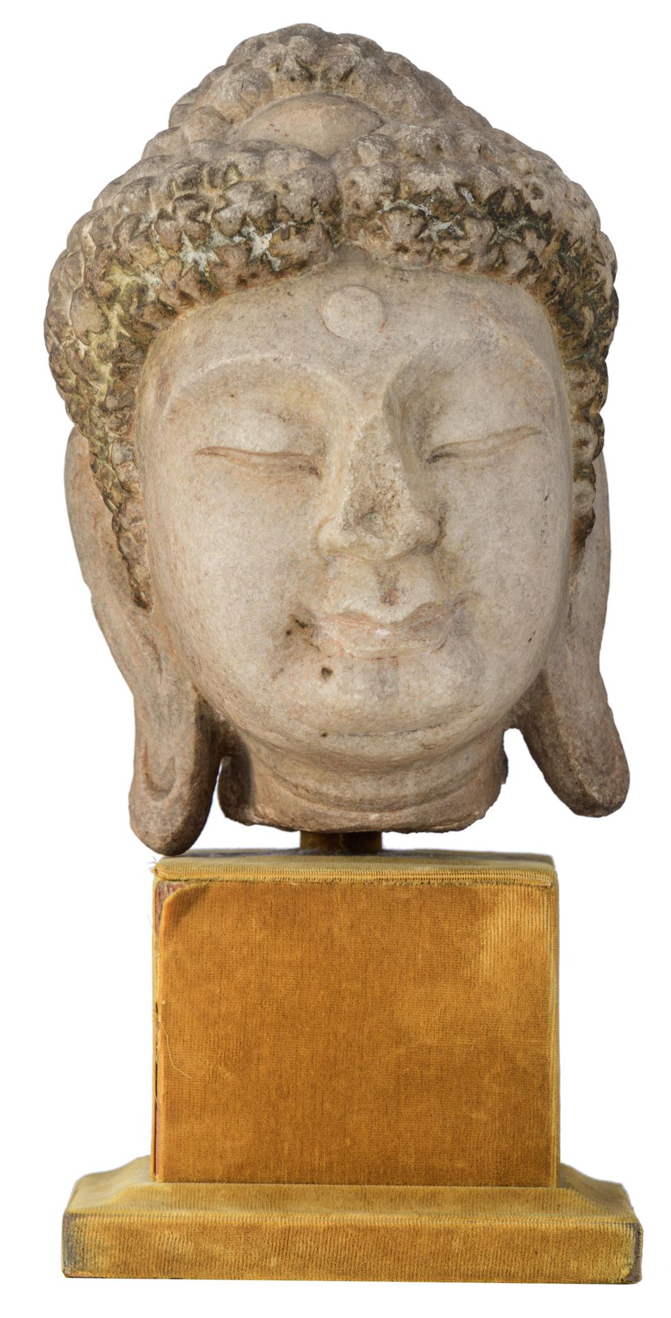 A rare Chinese marble head of Buddha Shakyamuni, Total H 39 cm Rare tête de Boud&hellip;