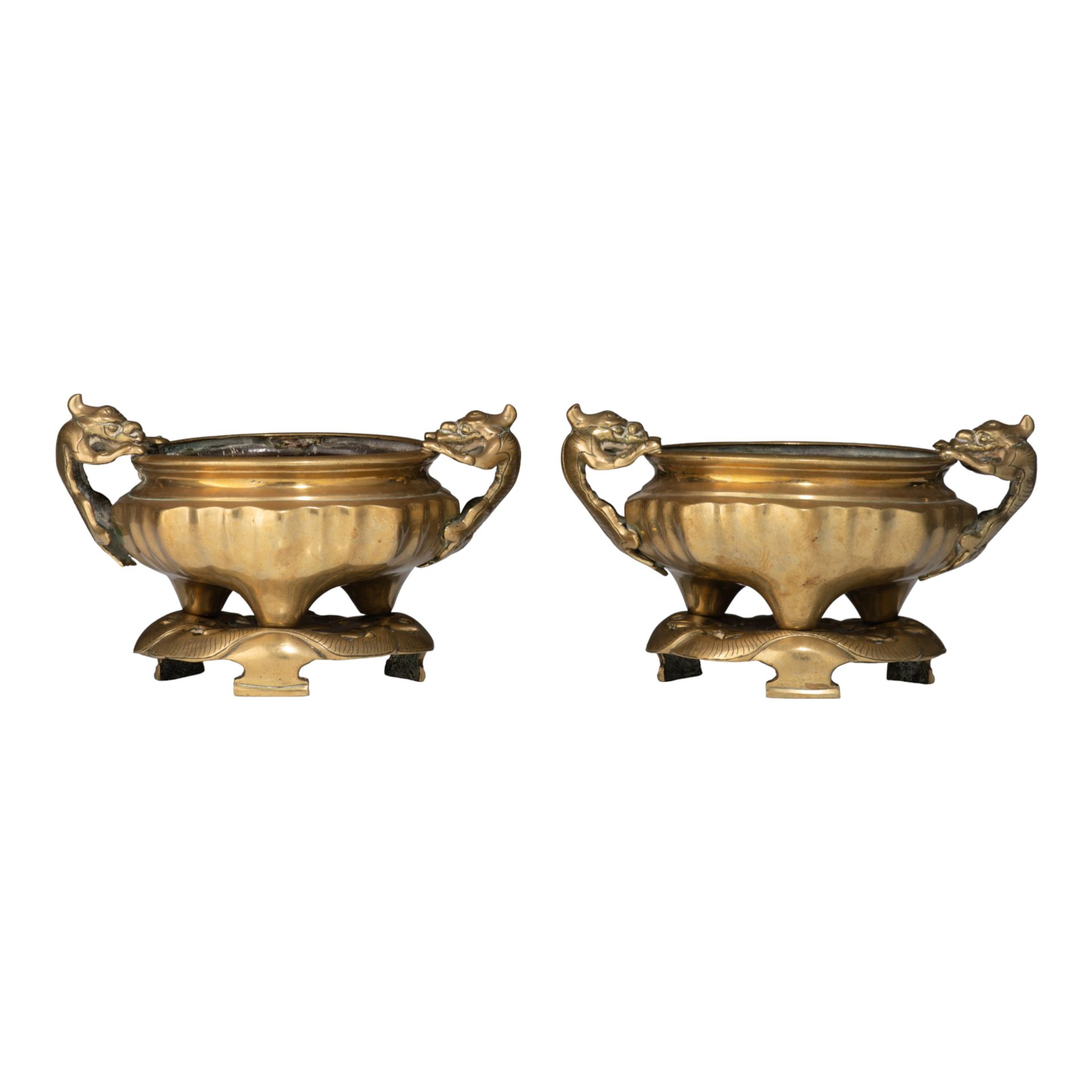 Two Chinese gilt bronze censers on a lotus-leaf stand, 20thC, total H 13 cm - We&hellip;