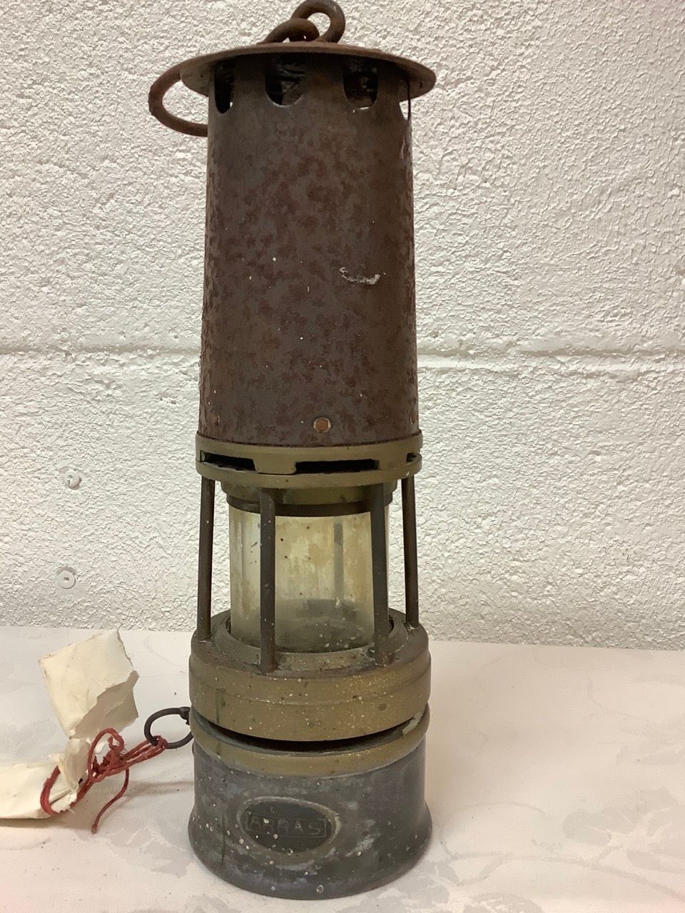 Null Lampe de mineur ancienne modèle ARRAS, verre Baccarat 

Hauteur 30 cm