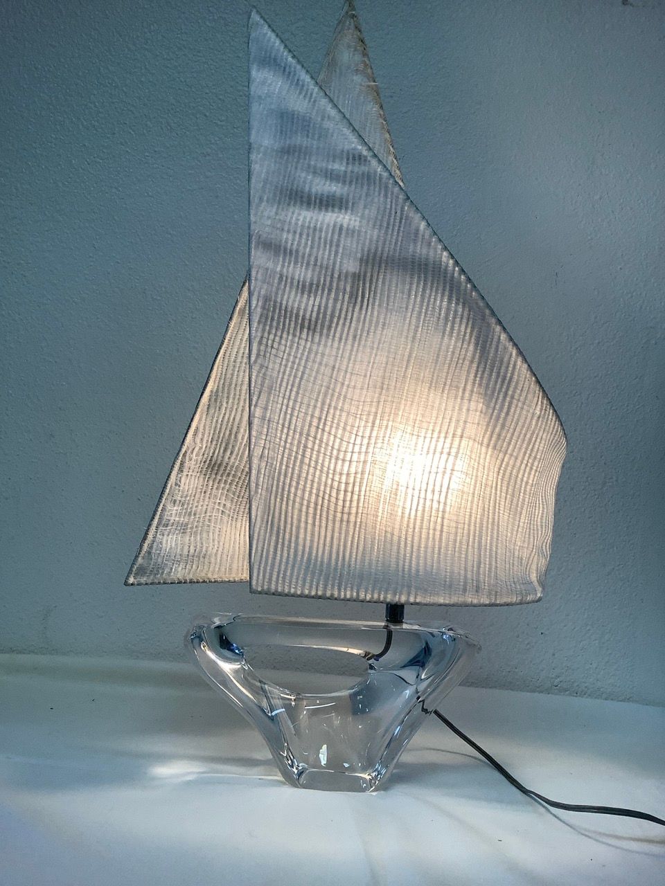 Null DAUM : Très belle lampe DAUM FRANCE, modèle Voilier, éditée dans les années&hellip;