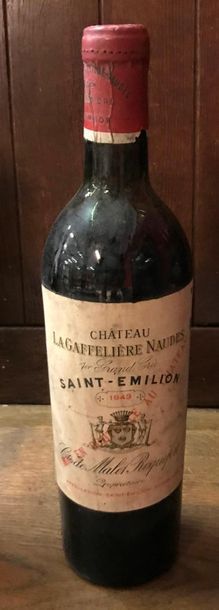 Null Une bouteille CHATEAU LA GAFFELIERE 1943.
Niveau légèrement bas.