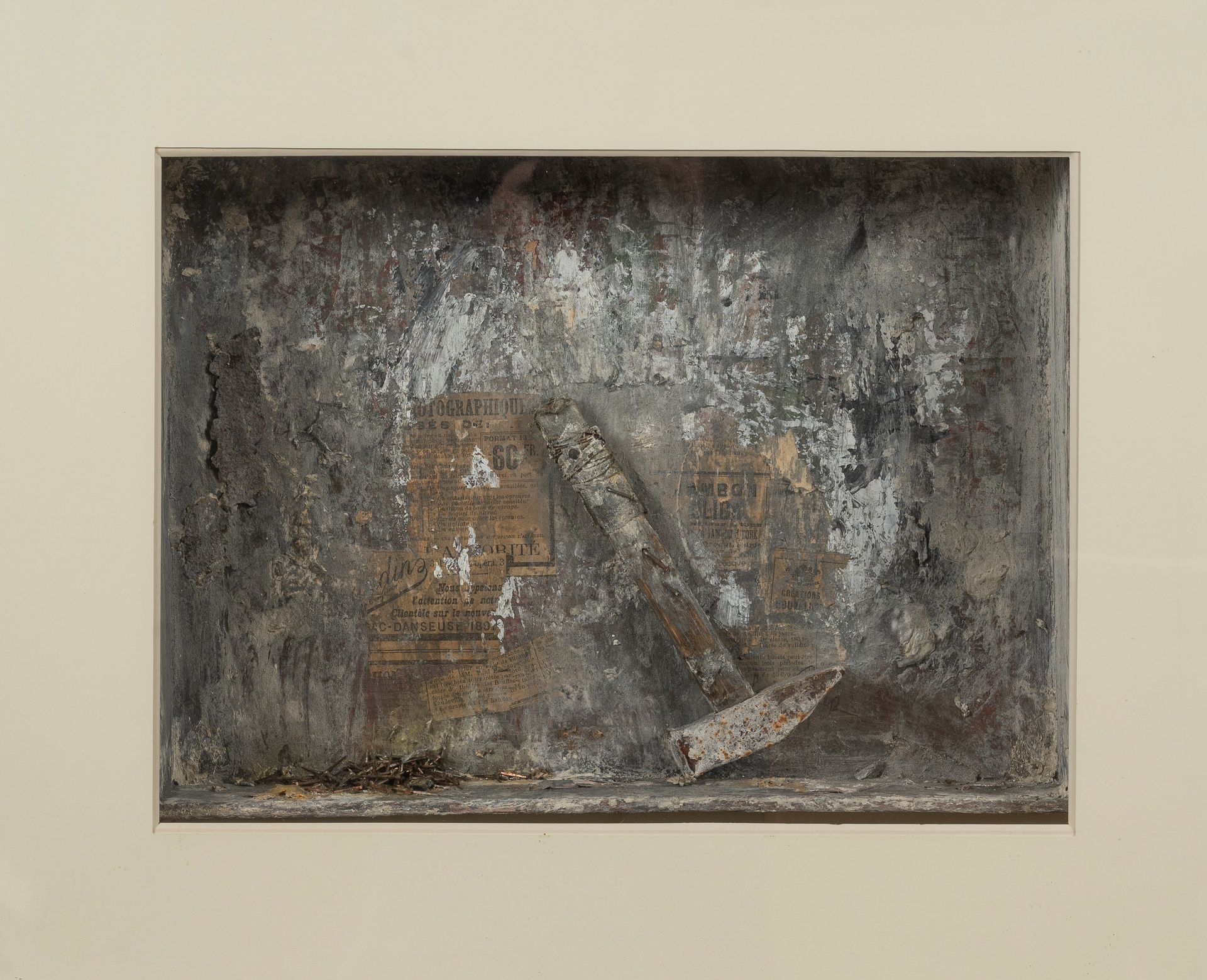 Null 尤里-列昂尼多维奇-库珀（生于1940年

钉子锤 (2000)

混合媒体，纸-金属-布-木的拼贴画。

33 x 45厘米。
