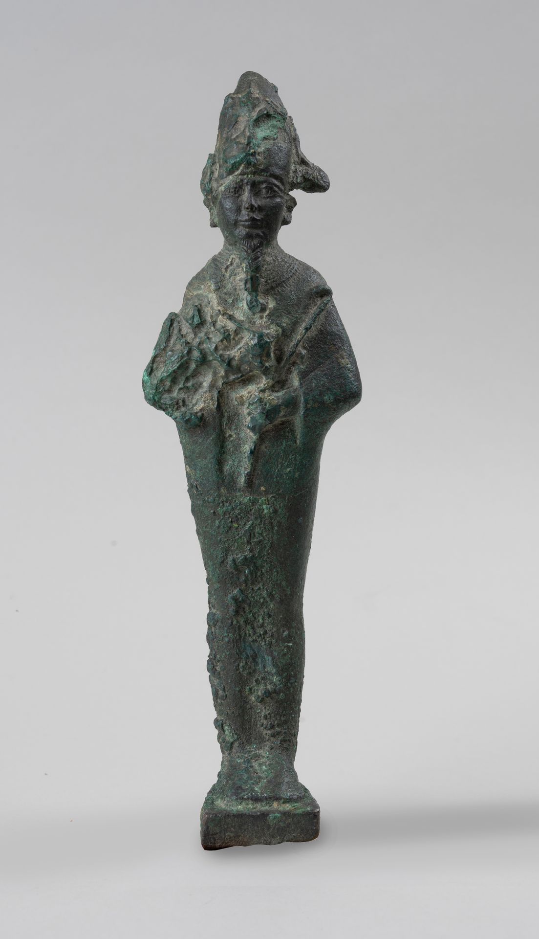 Null Green patina bronze statuette of Osiris.

Late Egypt

H. 25 cm.