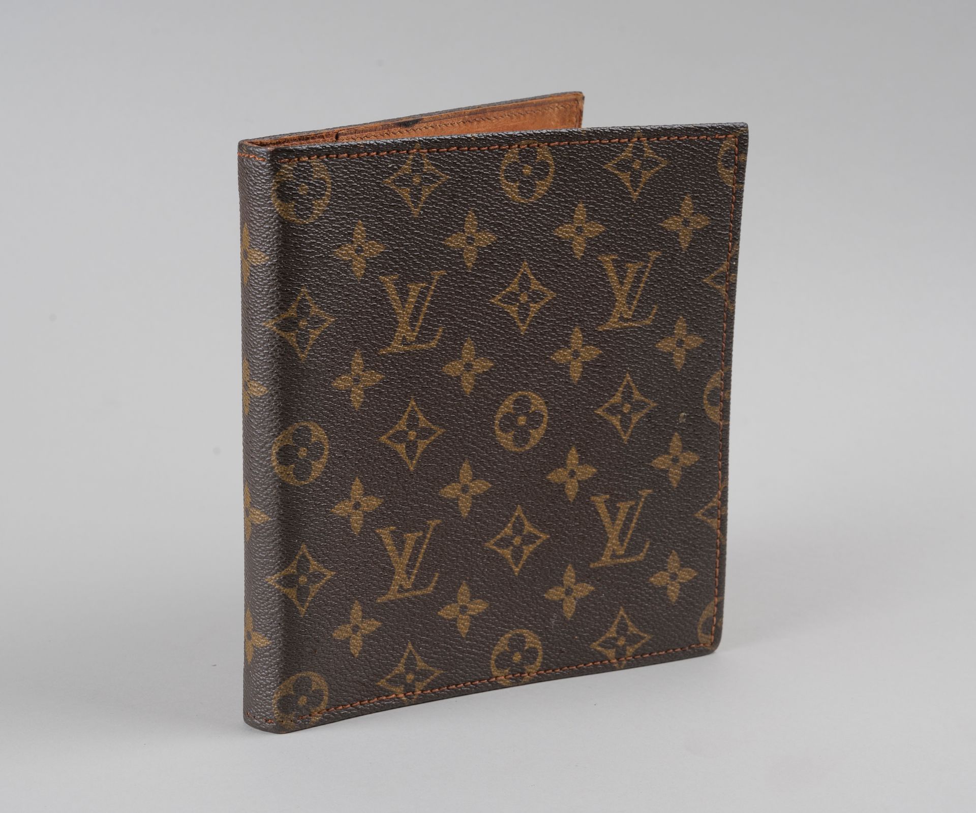Null LOUIS VUITTON

Diary cover in monogrammed canvas.

Wear, slight tear.