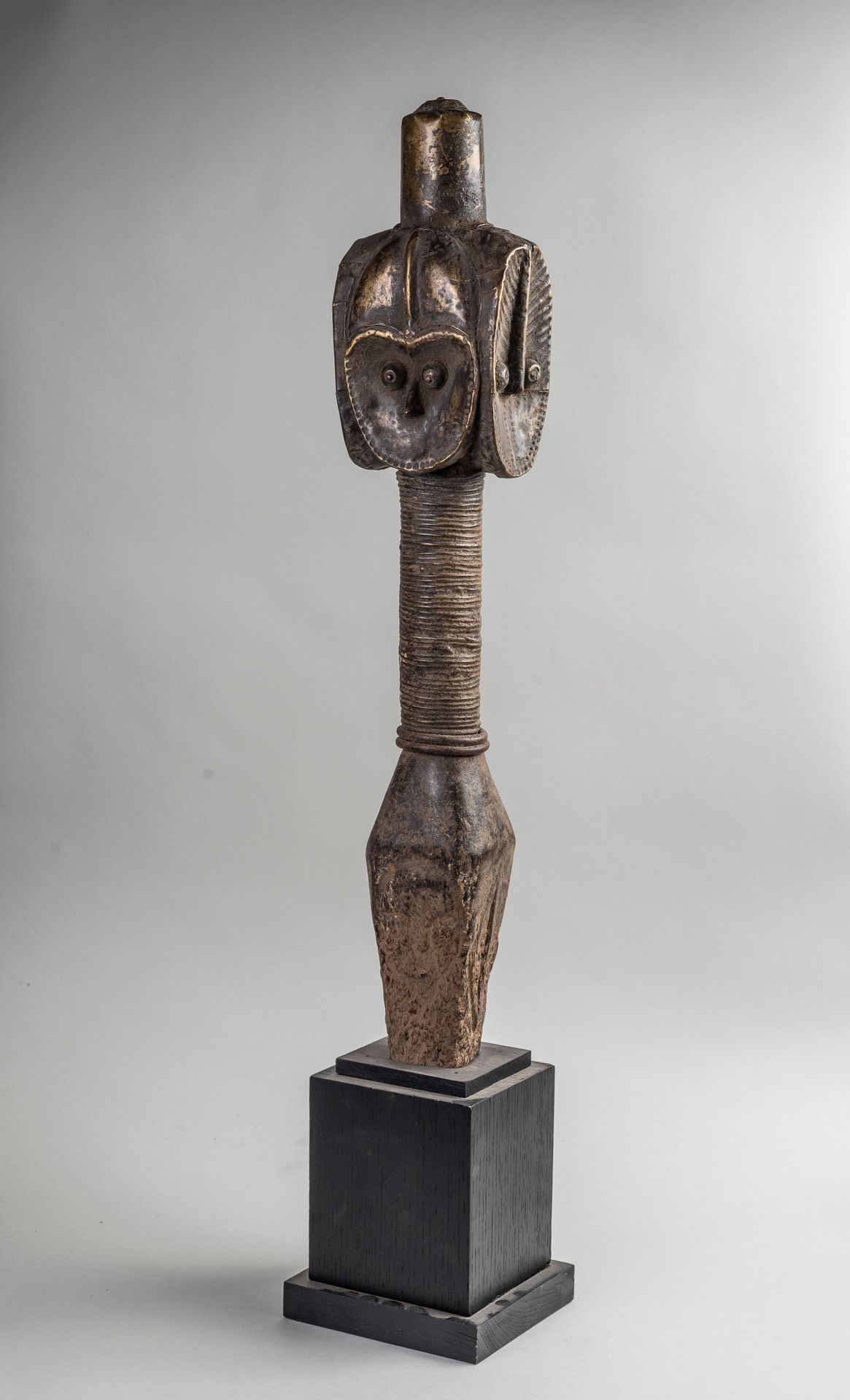 Null 
Figure reliquaire (?) KOTA. H.57 cm.