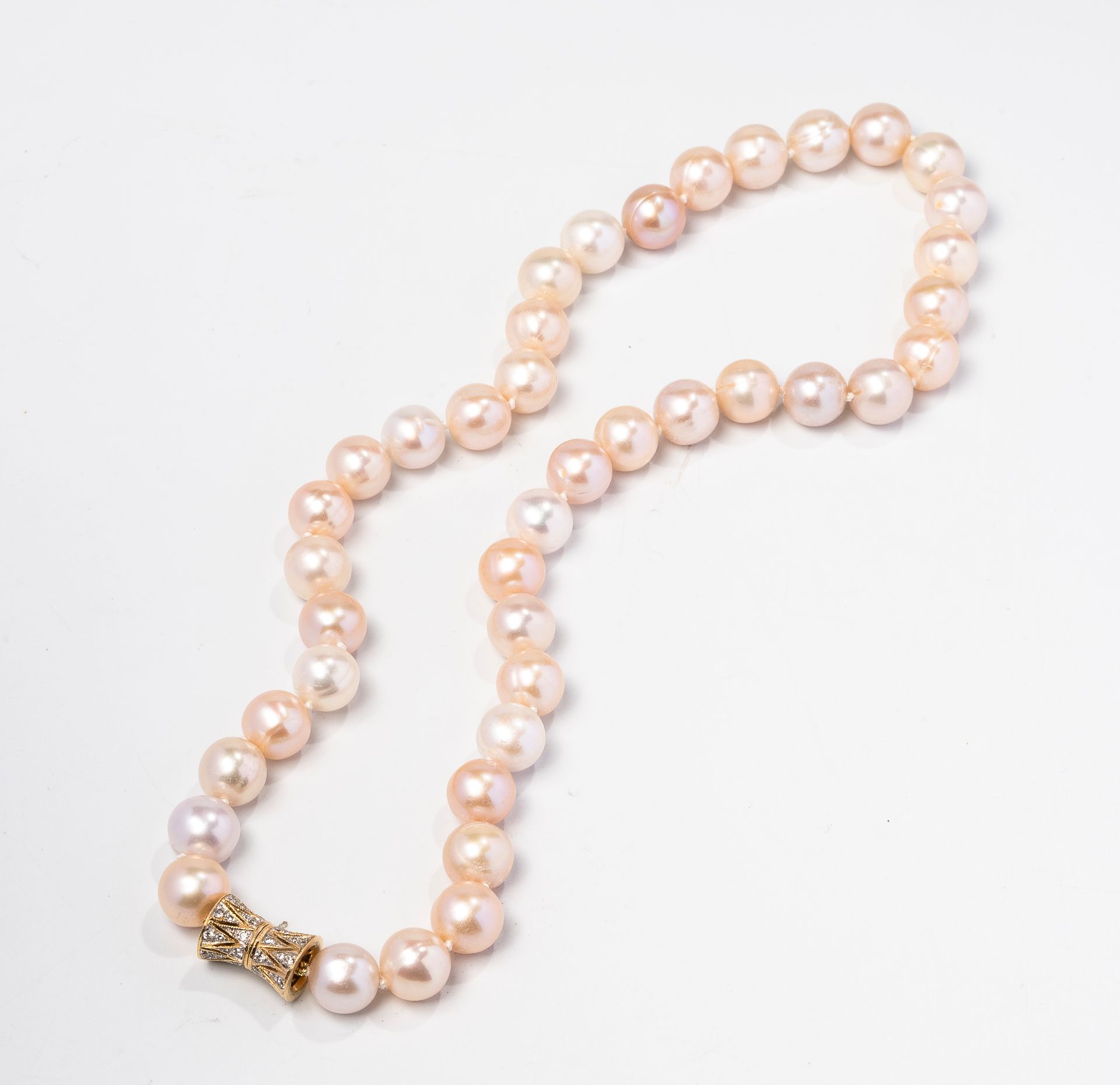 Null Necklace choker of freshwater pearls tuttis enhanced by a gold clasp 750 °/&hellip;