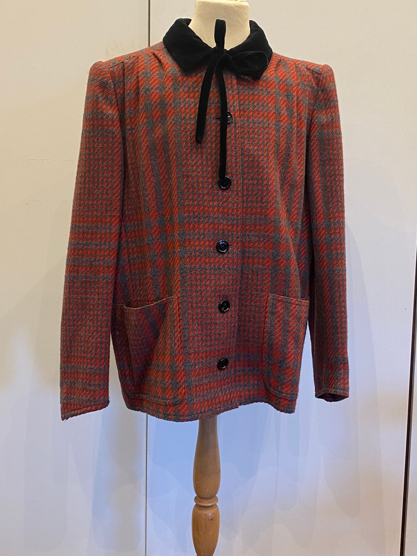 Null VALENTINO wool jacket with check and black velvet collar Size 46 BE