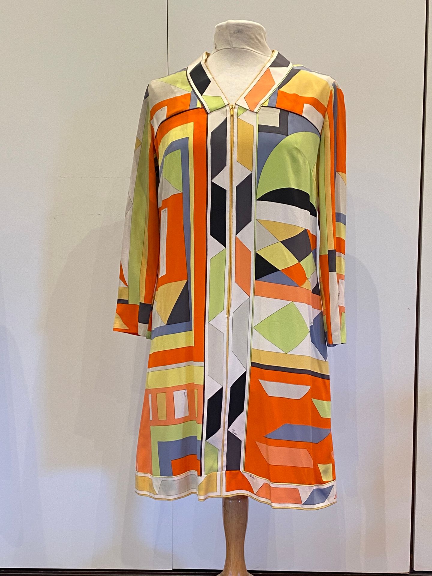 Null Emilio PUCCI robe courte imprimé à motifs géométriques, taille 14 BE, à net&hellip;