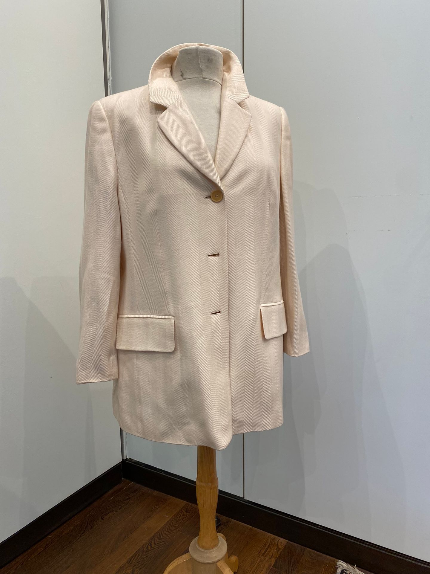 Null LOUIS FERAUD, 羊毛和粘胶材质的女式外套

尺寸44